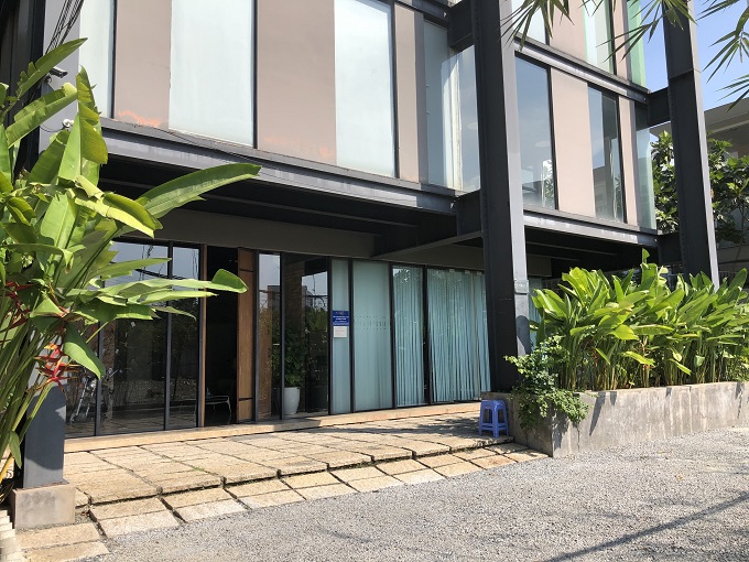 Long description image 1