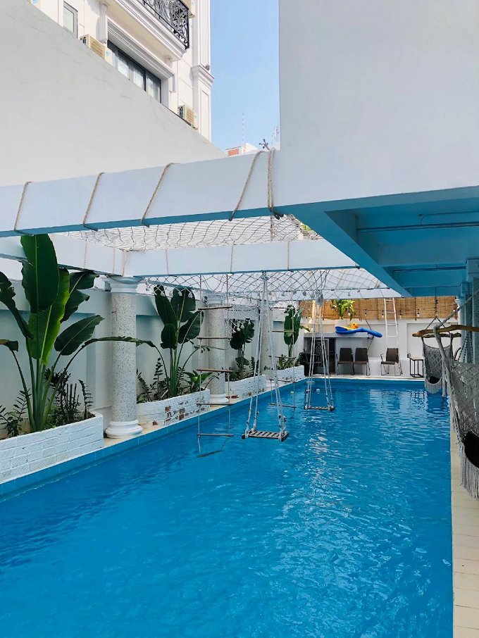 Long description image 1