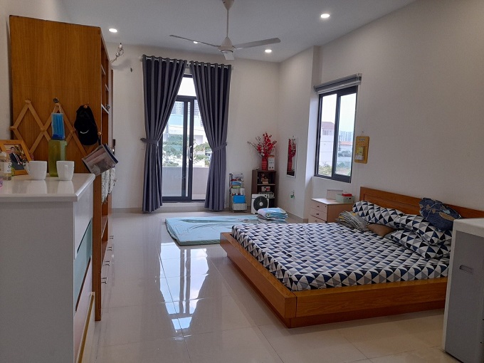 Long description image 1