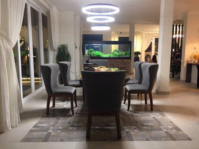 Long description image 1