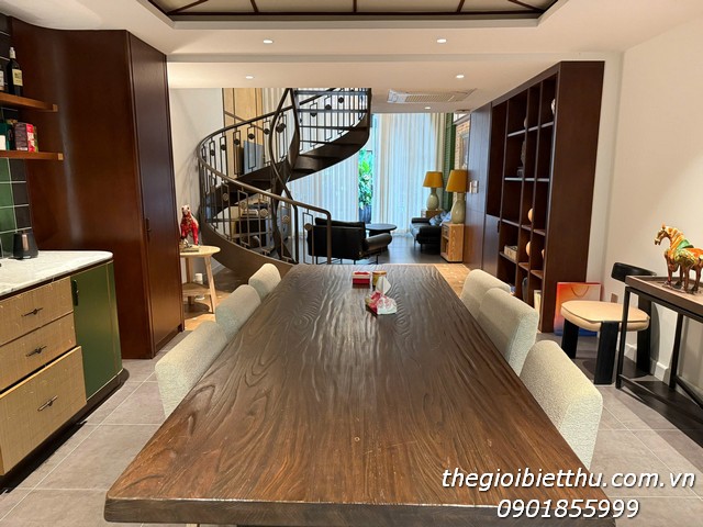 Long description image 1