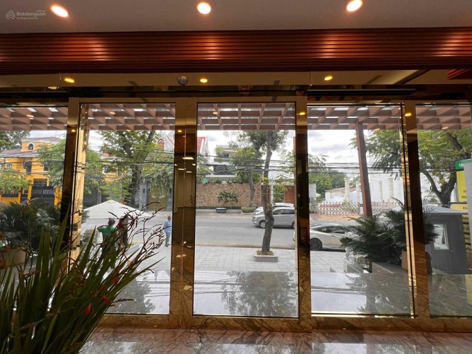 Long description image 1