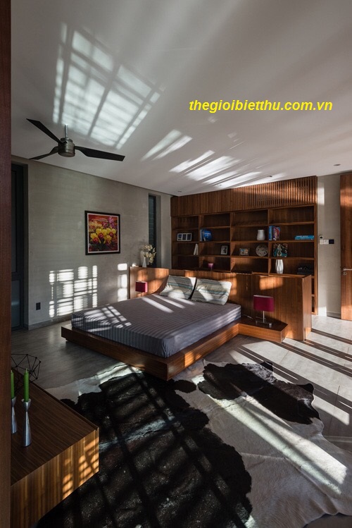 Long description image 1