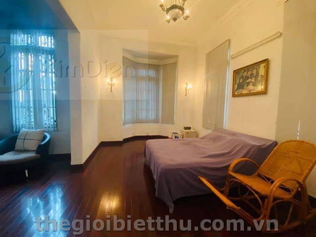 Long description image 1