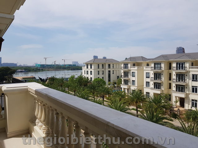 Long description image 1