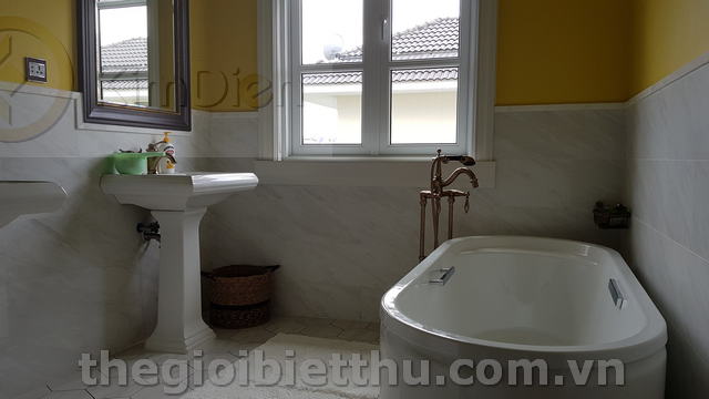 Long description image 1