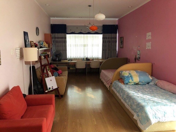 Long description image 1