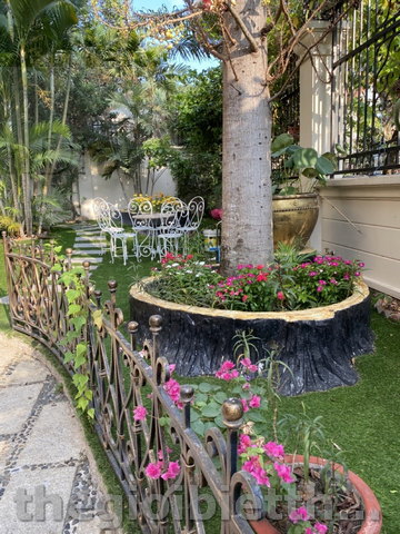 Long description image 1