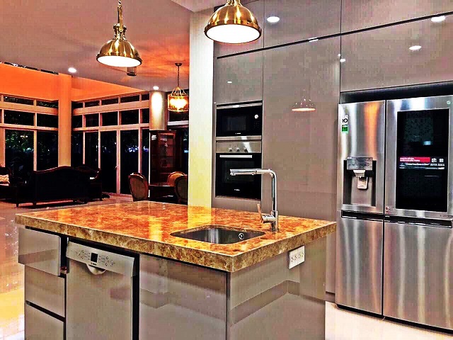 Long description image 1