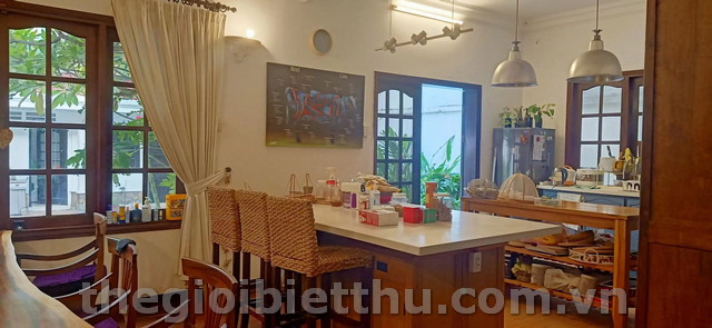 Long description image 1