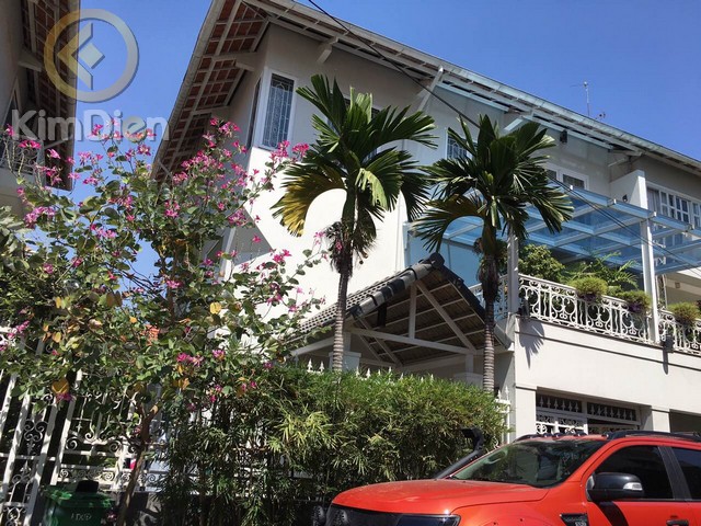 Long description image 1