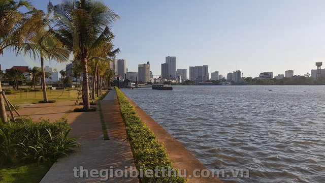 Long description image 1