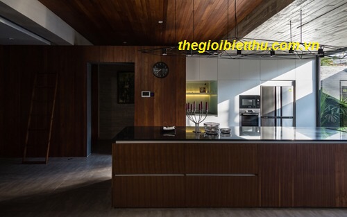 Long description image 1