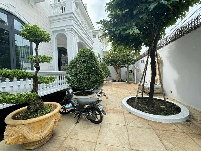 Long description image 1