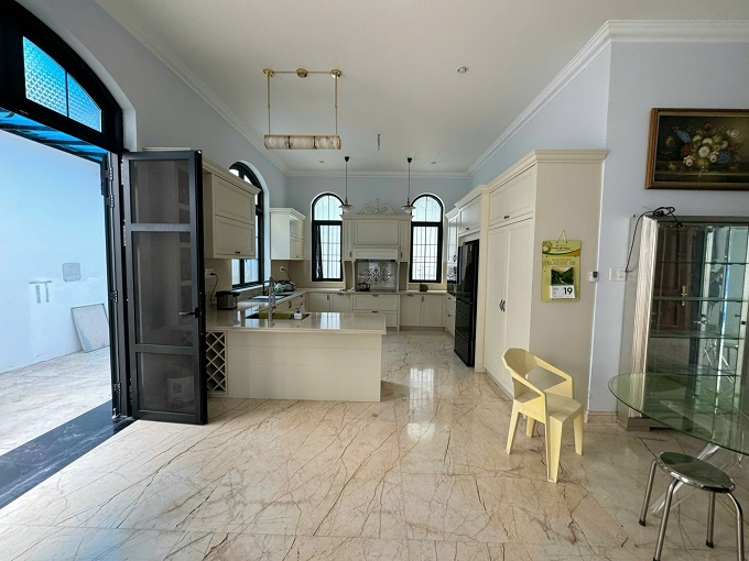 Long description image 1