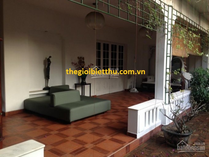 mua biet thu thao dien quan 2