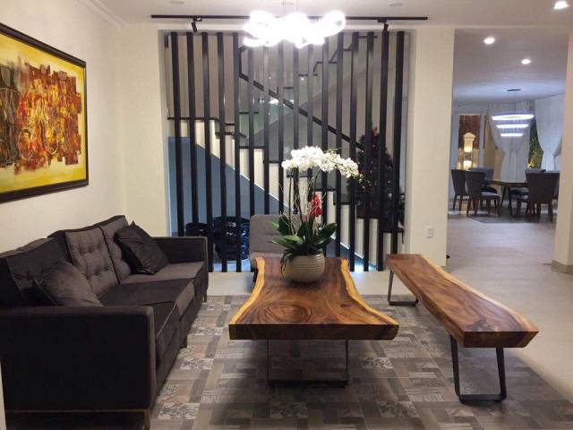 Long description image 1