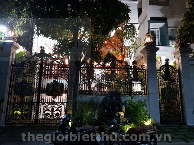 Long description image 1