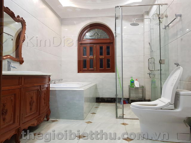 Long description image 1