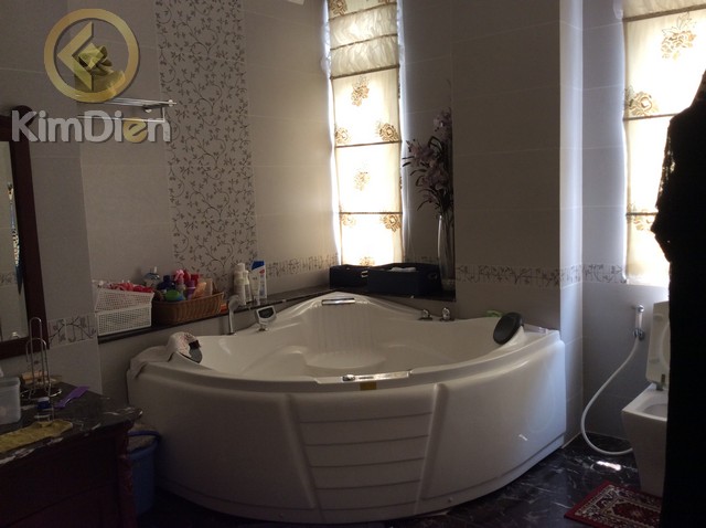 Long description image 1