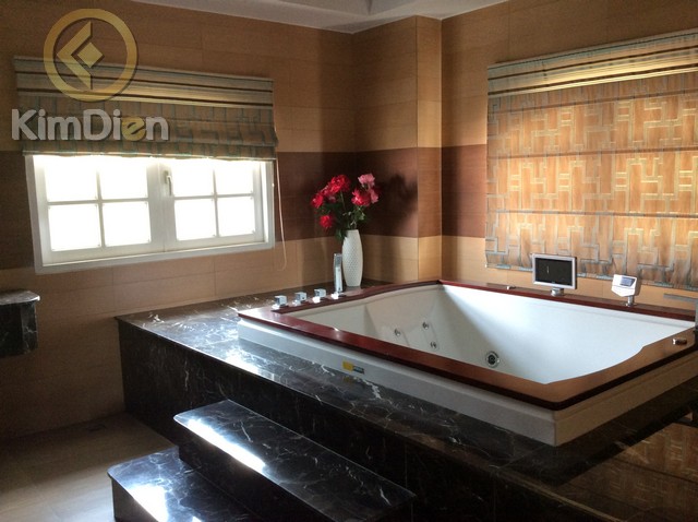 Long description image 1