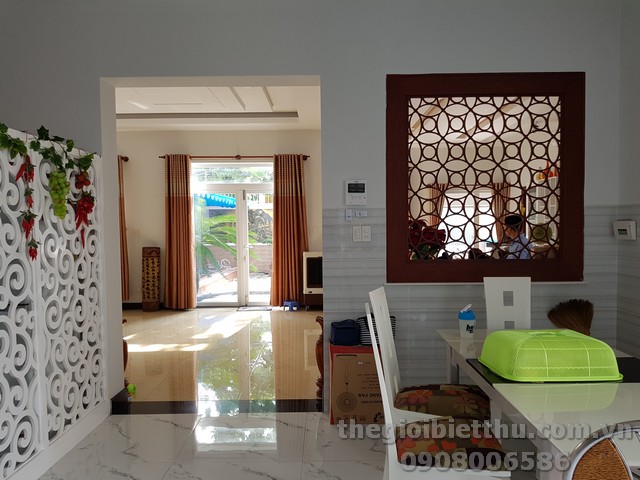 Long description image 1